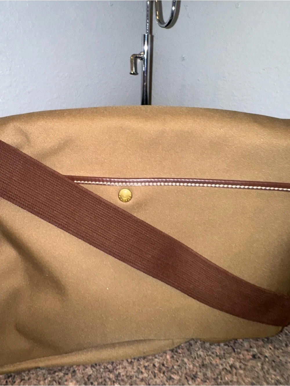 HUNTING WORLD “today Messenger Safari field Crossbody bag” like New